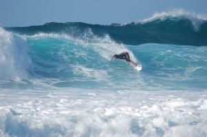 Surfer_at_Banzai_Pipeline,_North_Shore_(Oahu)